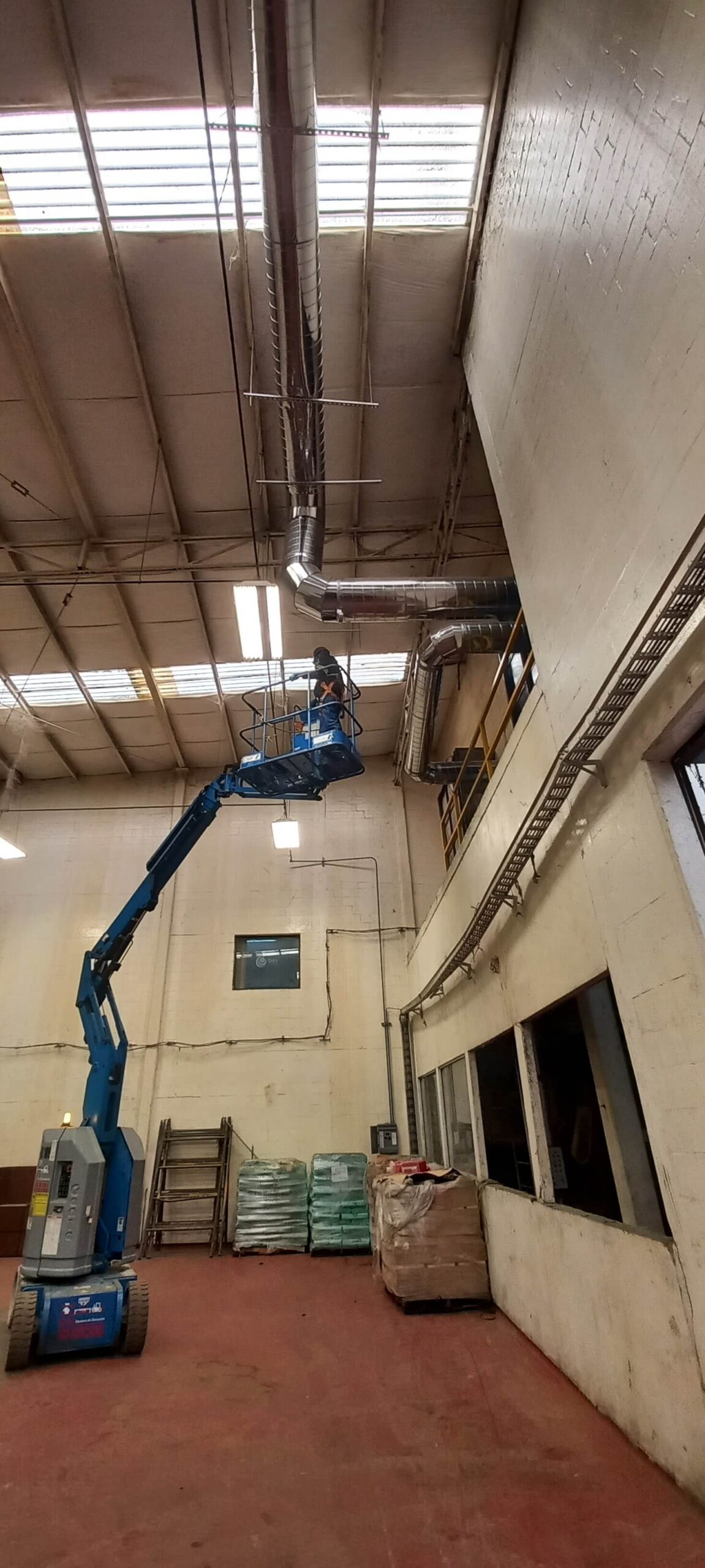 Mantenimiento e instalación de ductos de ventilación Torres Constructores HC